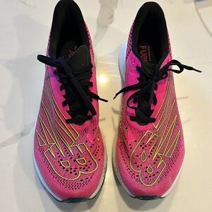 New Balance Fuelcell Elite VB2 size 10.5